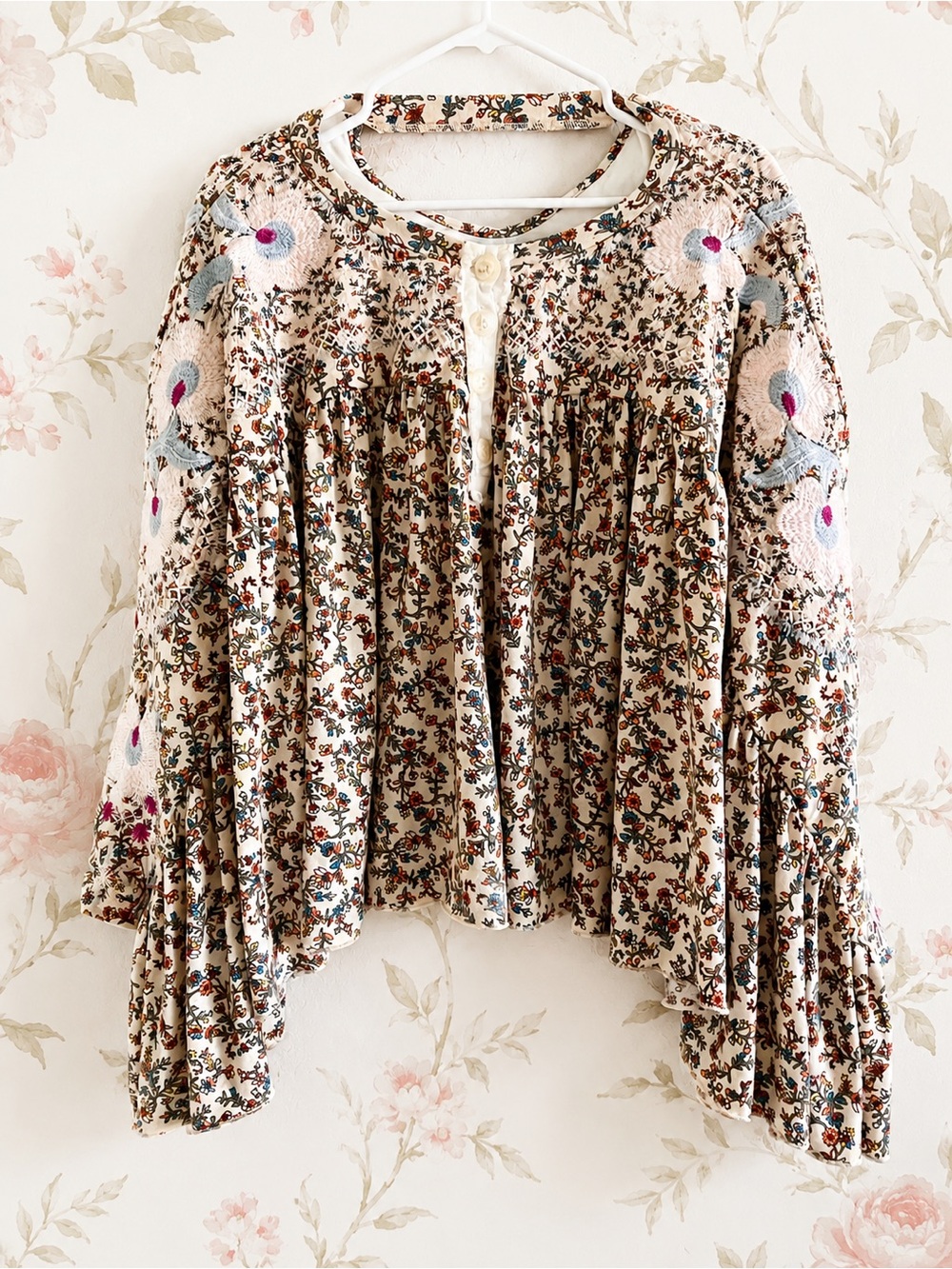 Gimmicks by BKE Floral Embroidered Flowy Henley Top Size S Cottagecore Boho